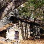 Baita abbandonata sul sentiero